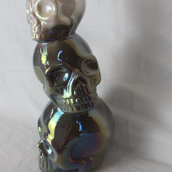 CERAMIC SKULL IRIDESENT CANDLE HOLDER GRAY & WHITE 3 STACKED HEADS VOTIVE CANDLE - Picture 11 of 16